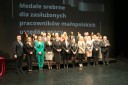 Zdjęcie z konferencji wręczania pracownikom urzędów pracy w Małopolsce odznaczenia nadane przez Prezydenta RP Andrzeja Dudę
