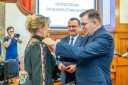 Zdjęcie z wręczenia Złotego Medalu za Długoletnią Służbę dla Pani Doroty Niemiec - Dyrektora Urzędu Pracy Powiatu Krakowskiego.