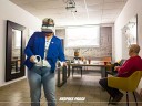 Zdjęcie 3: Pracownica urzędu pracy testująca okulary VR