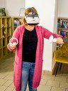 Zdjęcie 8: Pracownica urzędu pracy testująca okulary VR