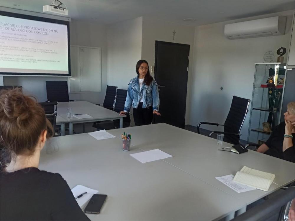 Cobra przedstawia uczestników podczas warsztatów pod nazwą moja firma drogą do sukcesu.